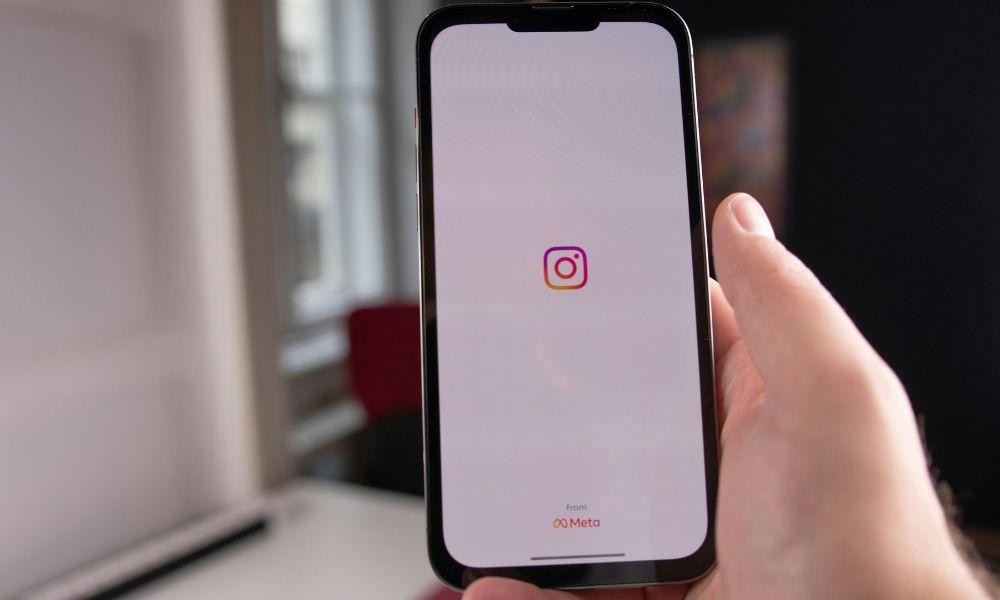 How Posting Time Affects Instagram Reach and Engagement