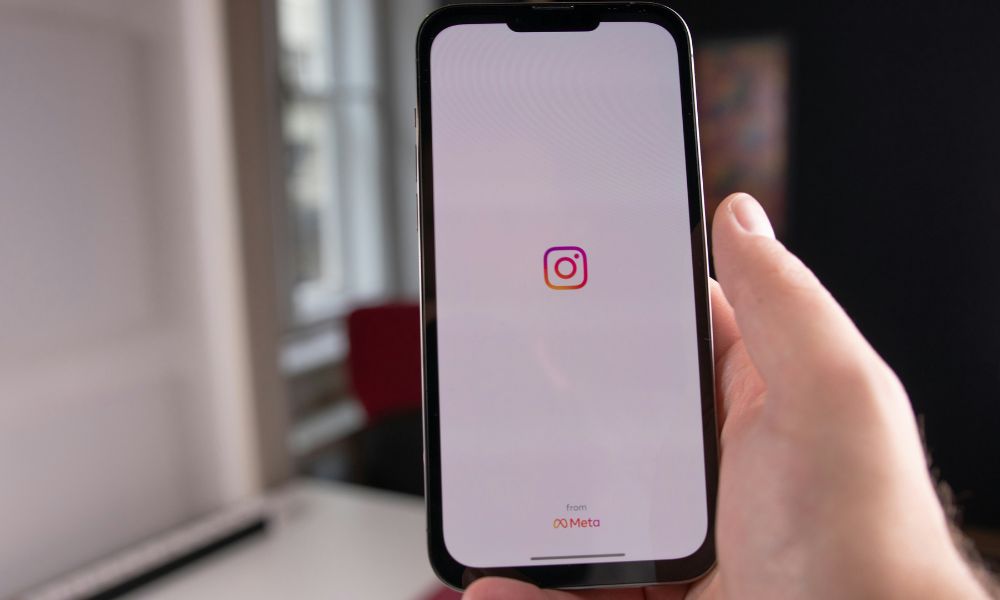 How Posting Time Affects Instagram Reach and Engagement